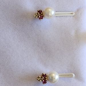 Ruby, pearl and diamond earrings in 18k gold.